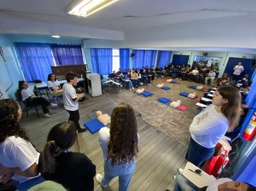 HU-Furg promove treinamento de primeiros socorros para adolescentes de Rio Grande 