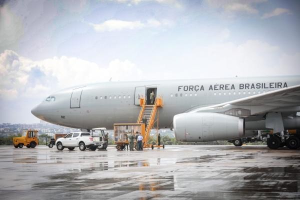 Primeiro voo da FAB para repatriar brasileiros no Líbano decola do RJ
