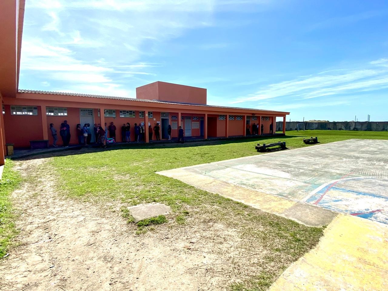 Maior colégio eleitoral do interior de São José do Norte tem movimentação tranquila nesta manhã (6)