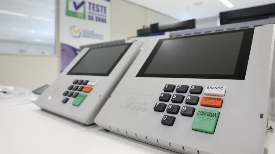 Em Rio Grande, duas urnas foram substituídas na abertura da votação