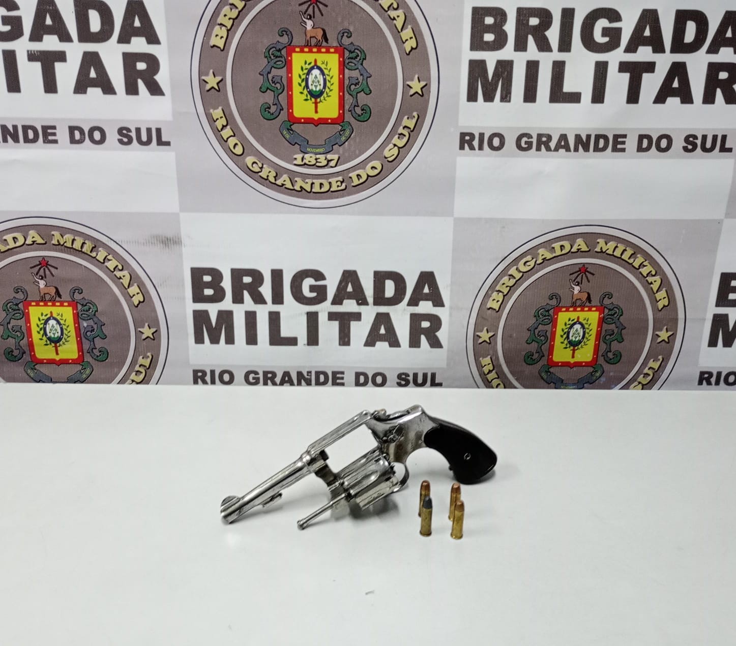 Brigada Militar apreende adolescente por porte ilegal de arma de fogo em Rio Grande