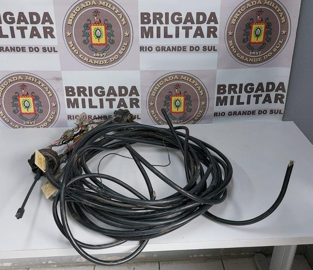 Brigada Militar prende dois homens por furto de fios e cabos em Rio Grande