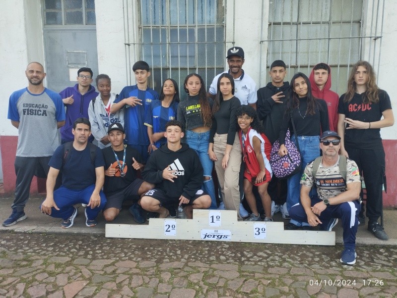Atletas de São José do Norte participam da fase regional do atletismo dos JERGS