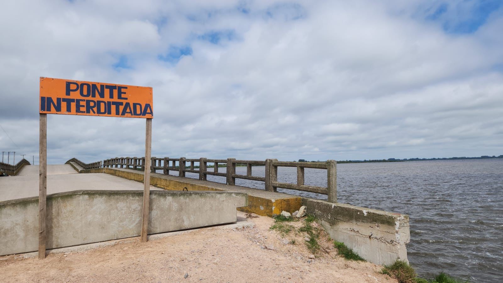 Moradores da Ilha dos Marinheiros enfrentam dificuldades com interdição da ponte e horários da balsa 