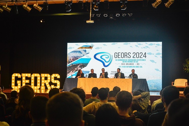Furg discute impactos climáticos em seminário de Engenharia Geotécnica