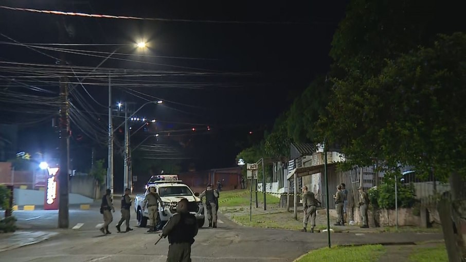 Homem mata o pai, o irmão e um policial militar e fere outras dez pessoas em Novo Hamburgo