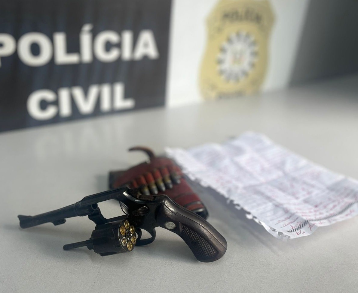Homem é preso em flagrante por posse irregular de arma de fogo no Bairro Santa Rosa 