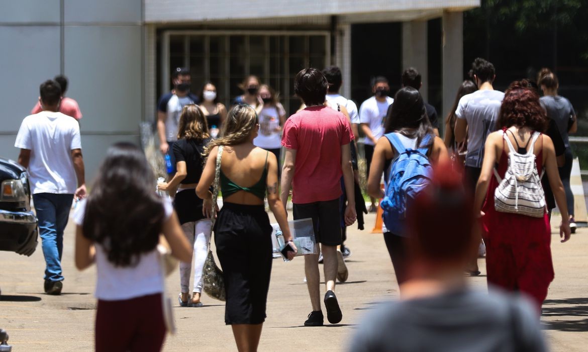 Mais de 4,3 milhões de estudantes realizam o Enem no próximo domingo (3)