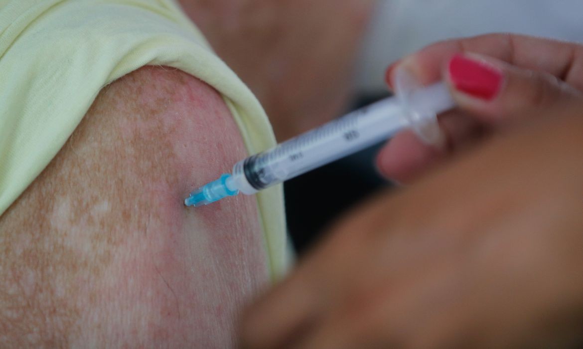 Rio Grande do Sul recebe 50,4 mil doses de vacina contra covid-19