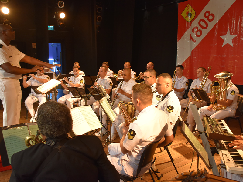Fuzileiros Navais do Rio Grande realizam concerto musical no Teatro Municipal