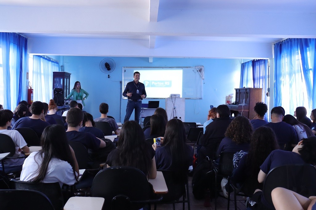 Portos RS inicia visitas em escolas participantes do concurso de redação