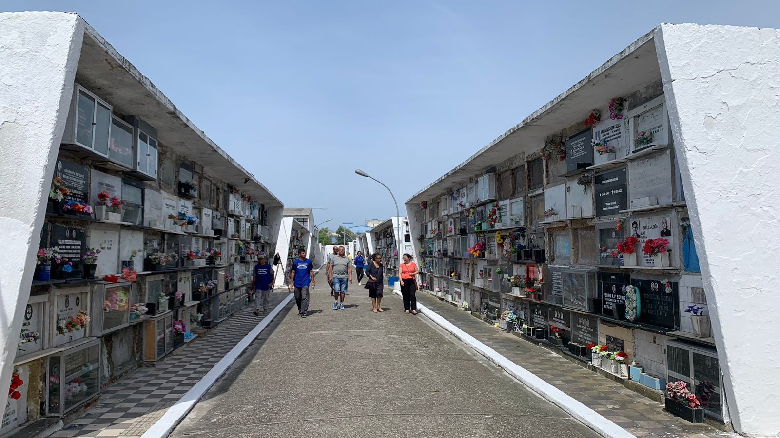 Feriado de Finados registra movimento no Cemitério Municipal de Rio Grande