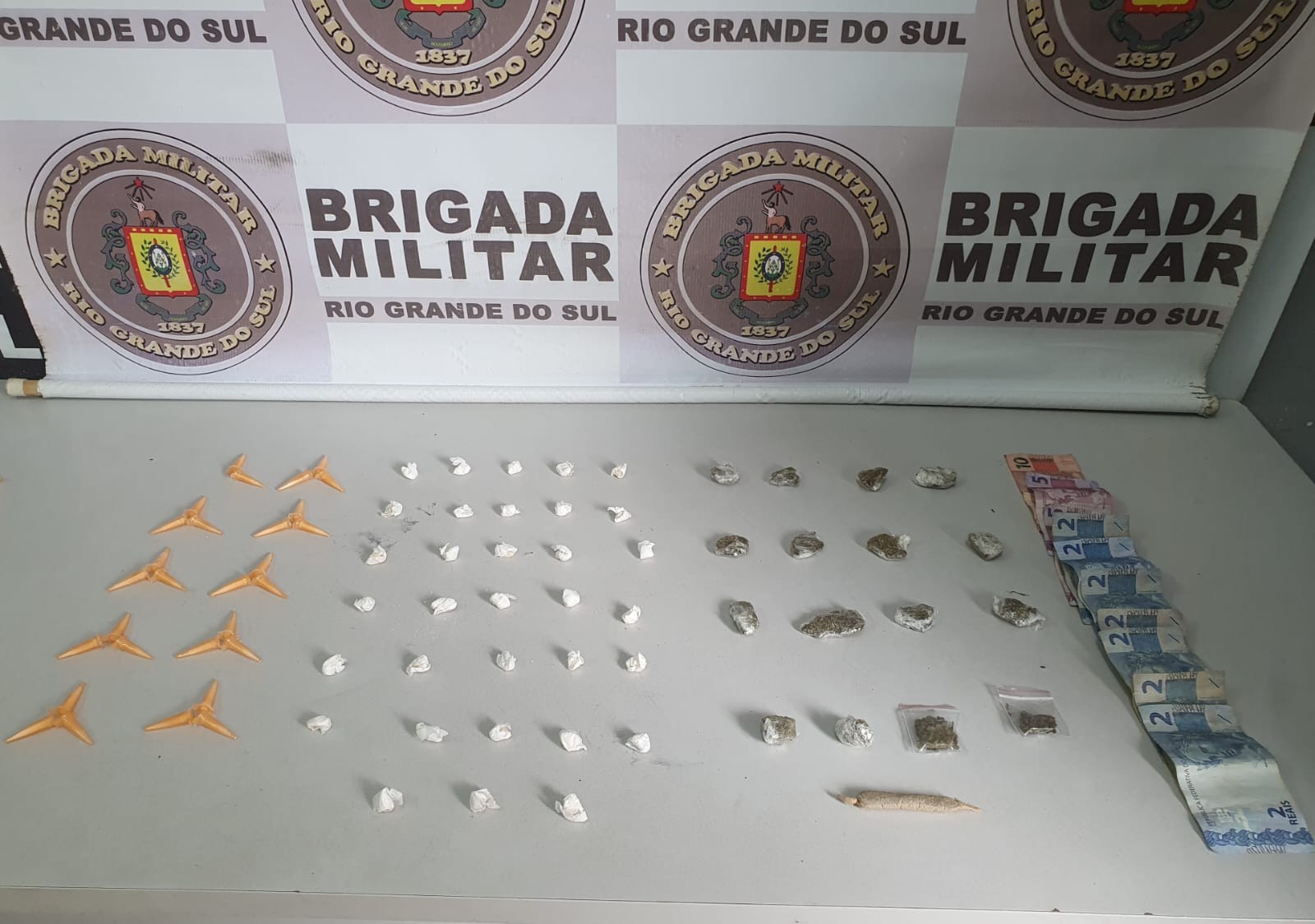 Dois adolescentes são apreendidos por tráfico de entorpecentes em Rio Grande