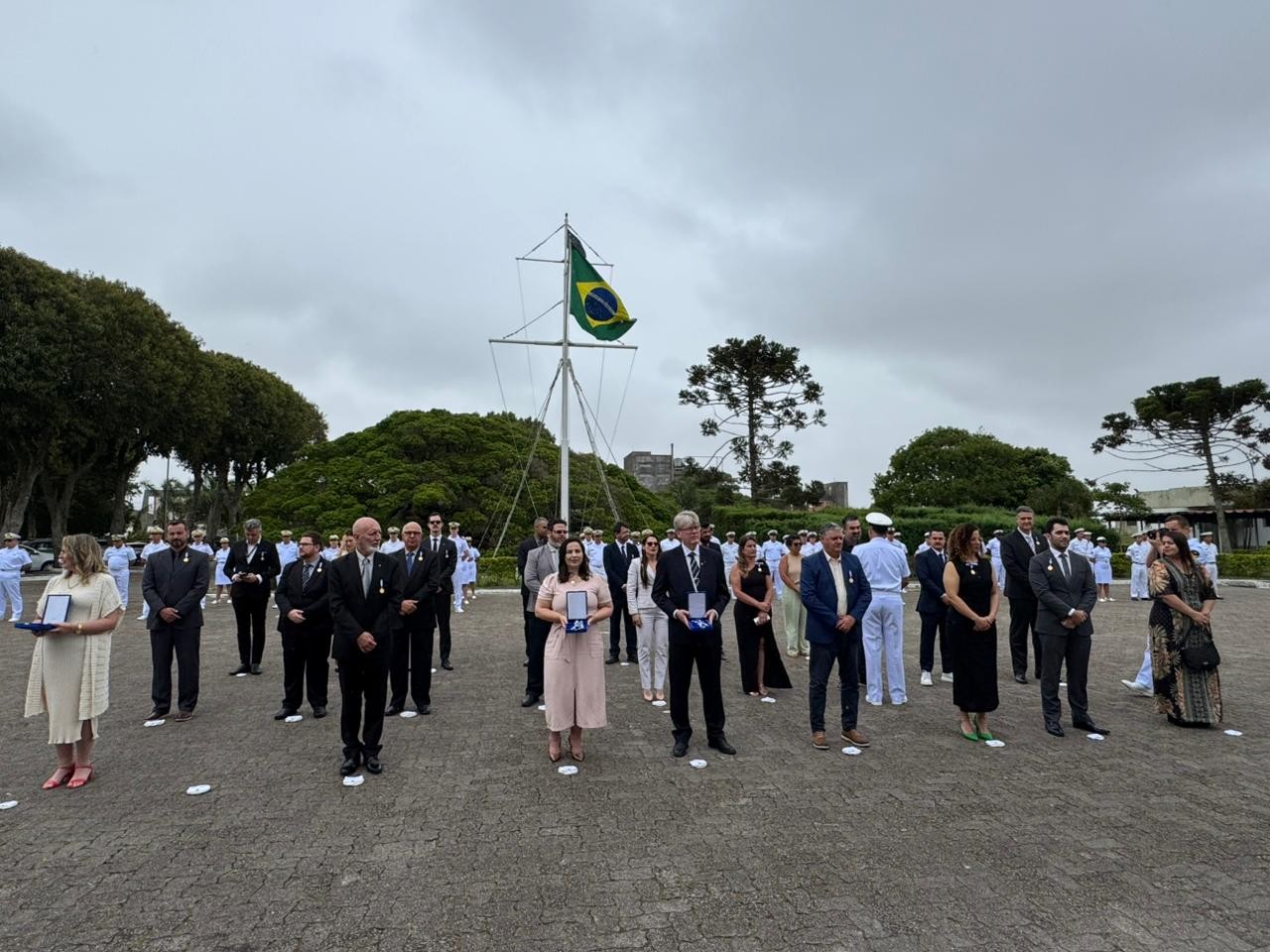 Comando do 5º DN realiza cerimônia de Imposição da Medalha Amigo da Marinha