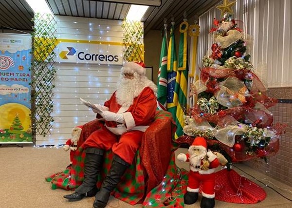 Papai Noel dos Correios tem 15 mil cartinhas para adoção; confira como ajudar
