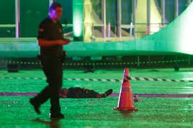 Explosão na Praça dos Três Poderes deixa um morto; área é isolada