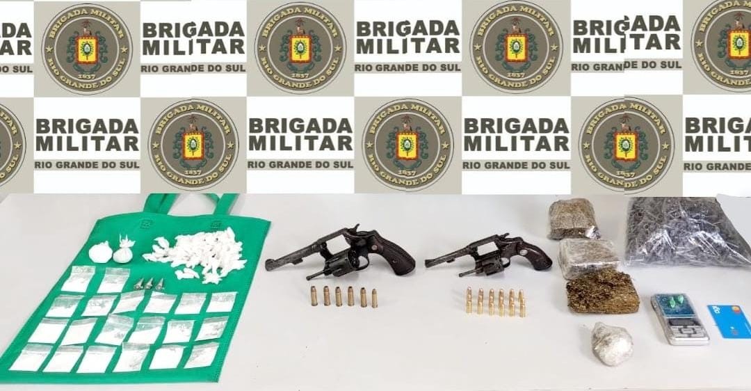Brigada Militar apreende drogas e armas de fogo em operação no bairro Lagoa, em Rio Grande