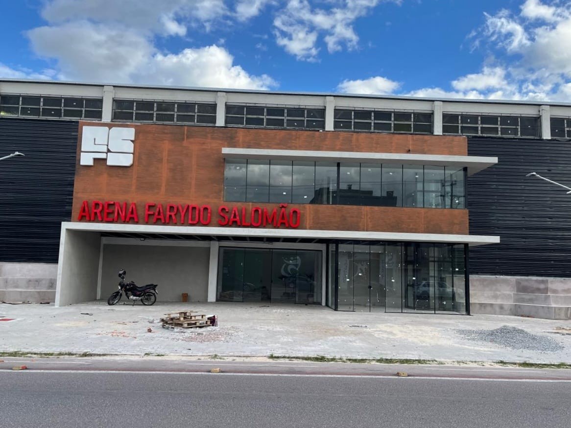 Arena Farydo Salomão se aproxima da entrega com obra avançada  