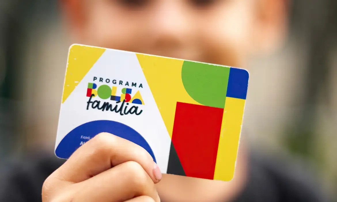 Bolsa Família paga beneficiários com NIS de final 2 nesta segunda-feira (18)