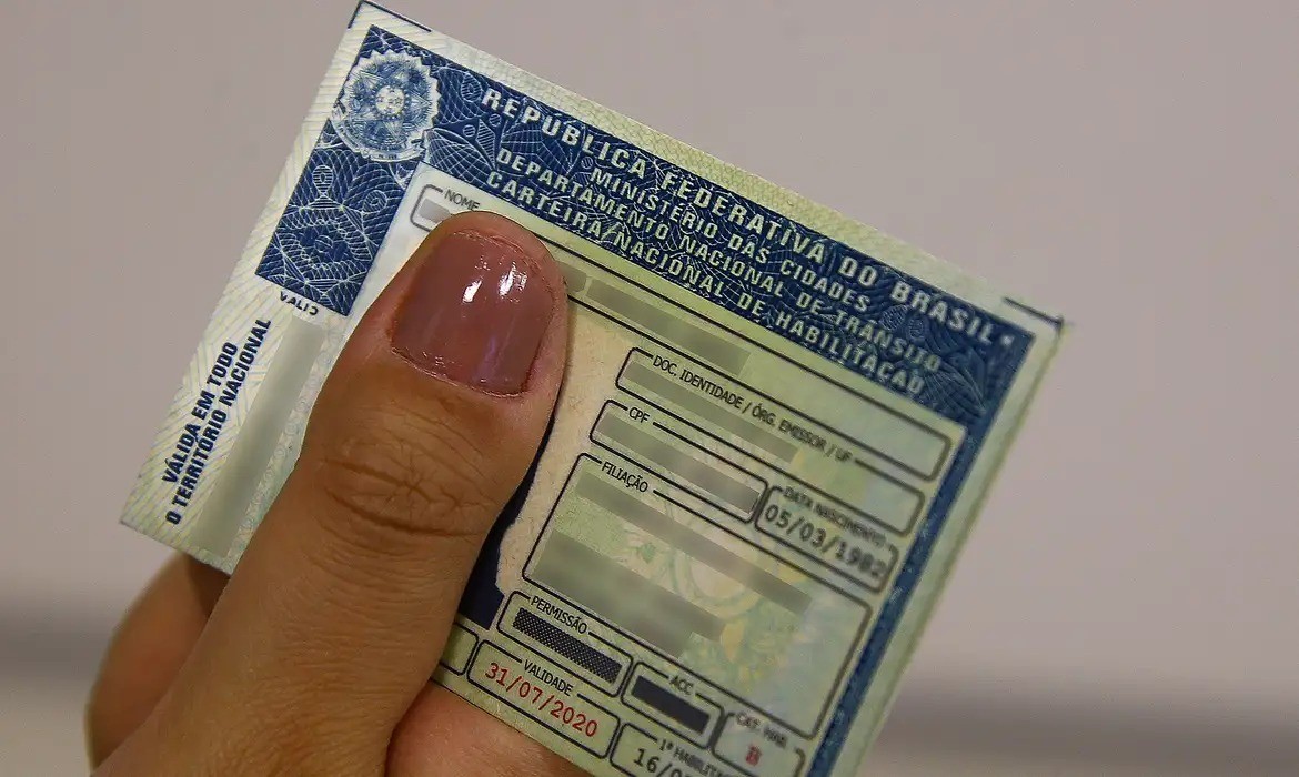 Golpe de suspensão de CNH alerta motoristas em todo o Brasil