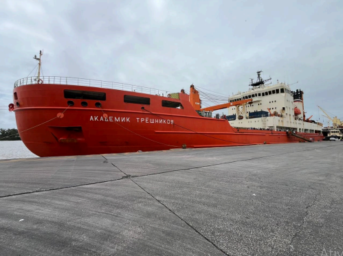 Com5º DN participa da partida do navio Akademik Tryoshnikov para expedição antártica