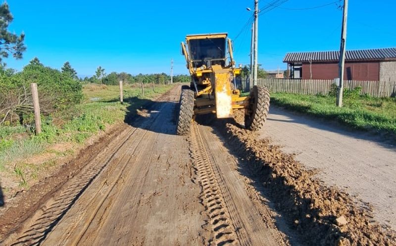 São José do Norte realiza nivelamento de vias em diferentes localidades 