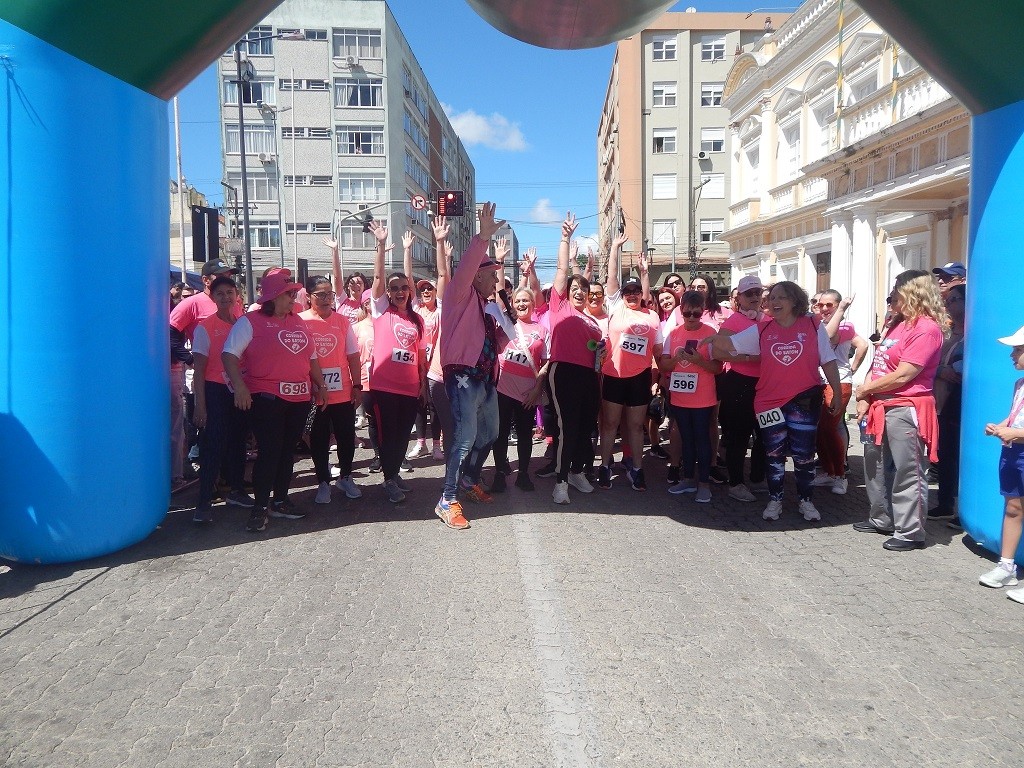 Corrida do Batom reúne mais de 1,2 mil participantes na manhã deste domingo em Rio Grande