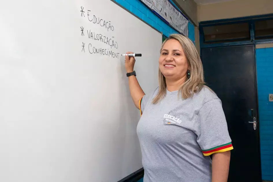 Professores da Rede Estadual do RS já podem solicitar uniformes para 2026