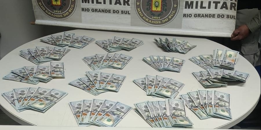 Brigada Militar intercepta 75 mil dólares sem declaração em Pelotas