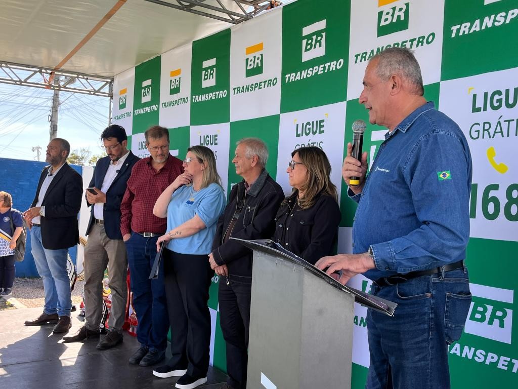 Cerimônia marca a entrega de obras de drenagem e revitalização feitas pela Transpetro para a EMEF Ramiz Galvão