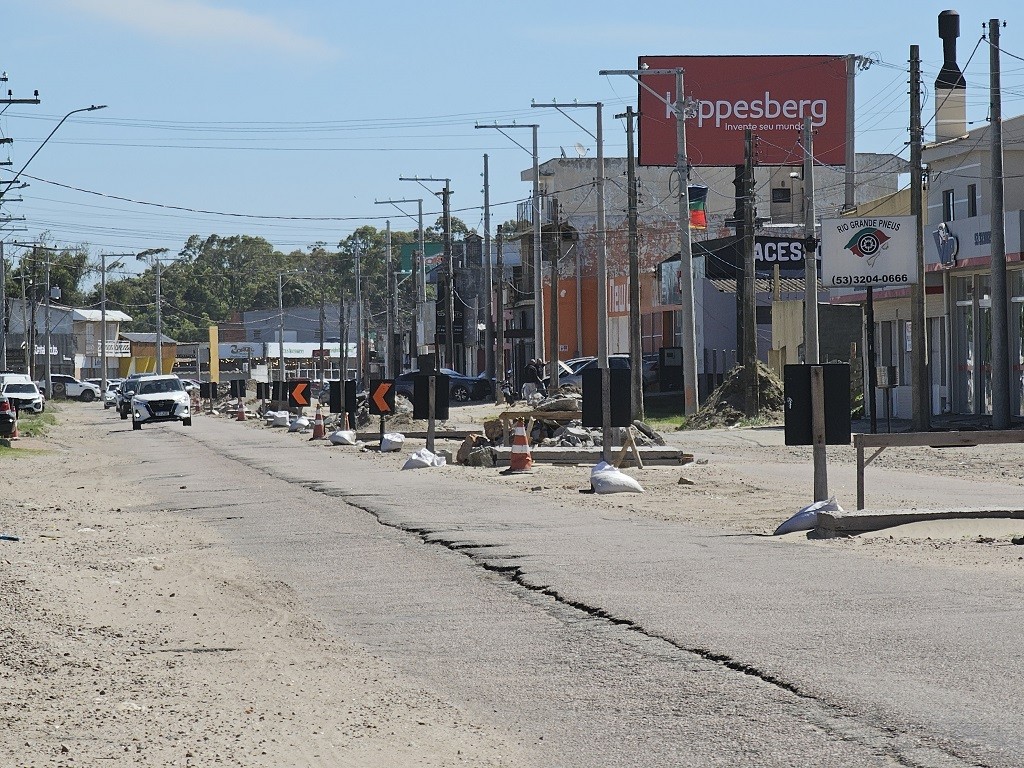 Comerciantes sofrem com a paralisação das obras do último trecho da ERS 734