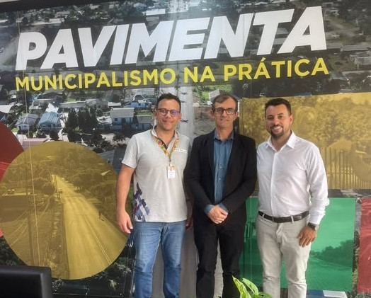 Prefeito de São José do Norte busca recursos para melhorias de infraestrutura em agenda na Capital 