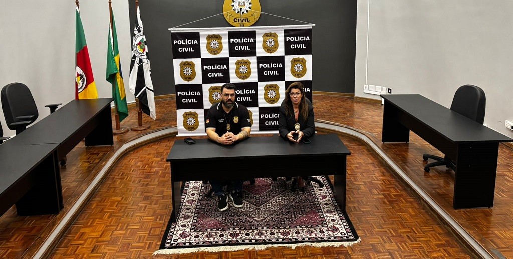 Ex-funcionária de agência bancária de Rio Grande e seu filho são presos por aplicar golpes em clientes idosos