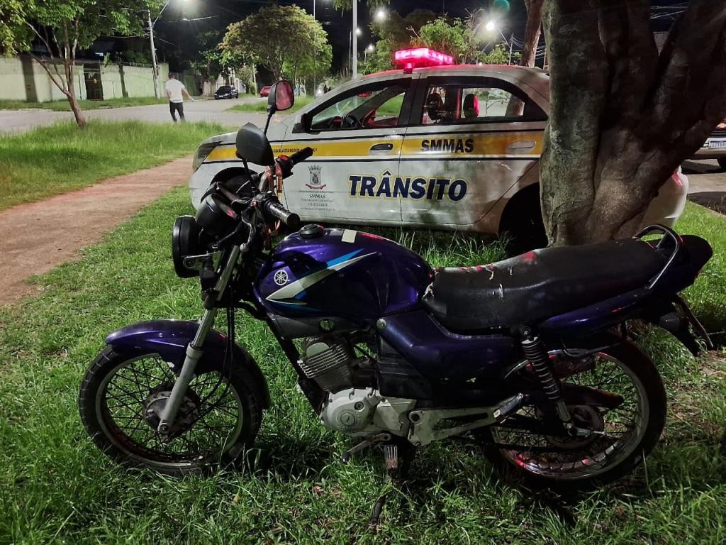 Agentes de trânsito da SMMAS recuperam motocicleta furtada durante operação de fiscalização
