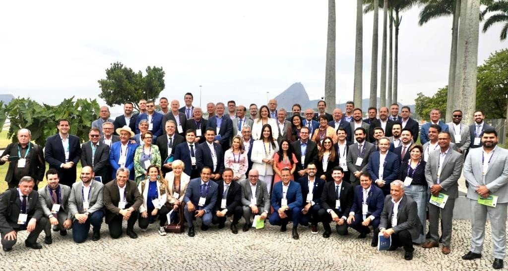 Rio Grande marca presença na Cúpula Mundial de Prefeitos no Rio de Janeiro