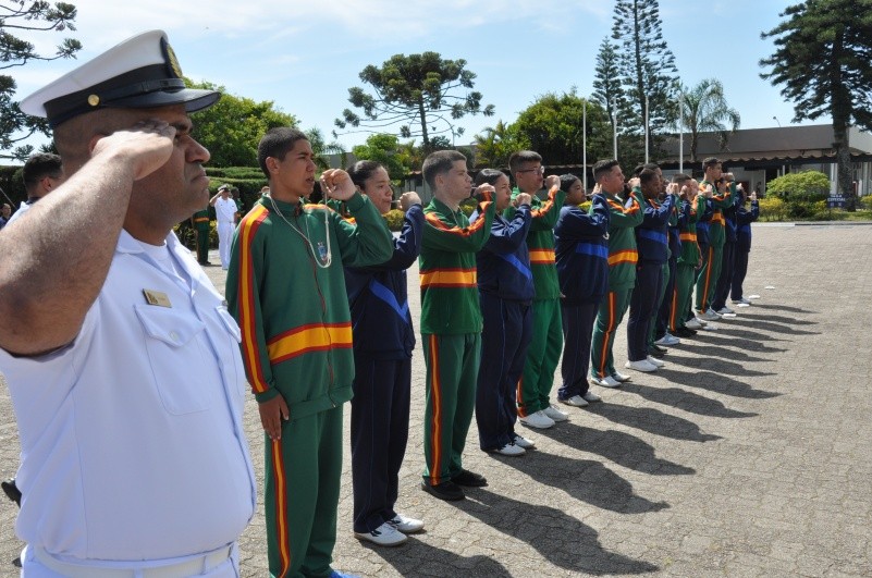 Marinha e Prefeitura de São José do Norte formam jovens em programas de inclusão e cidadania