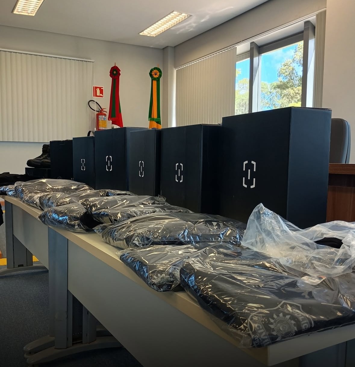 Ministério Público doa uniformes táticos à DRACO de Rio Grande