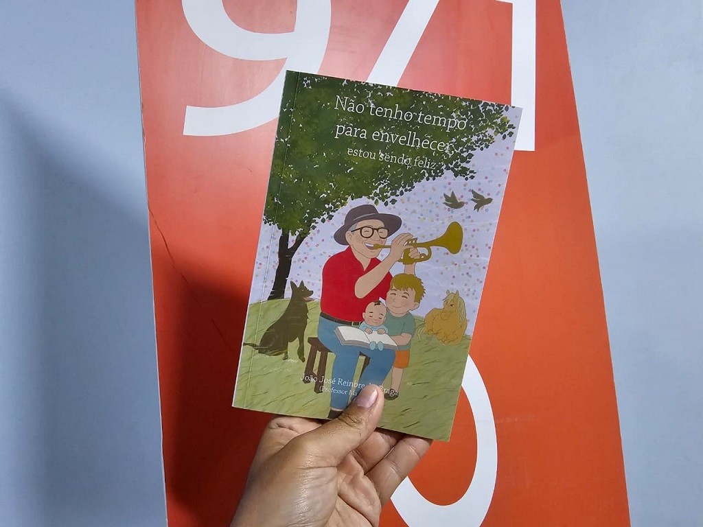 Professor Maninho lança livro neste sábado (8), na loja maçônica União Constant, em Rio Grande