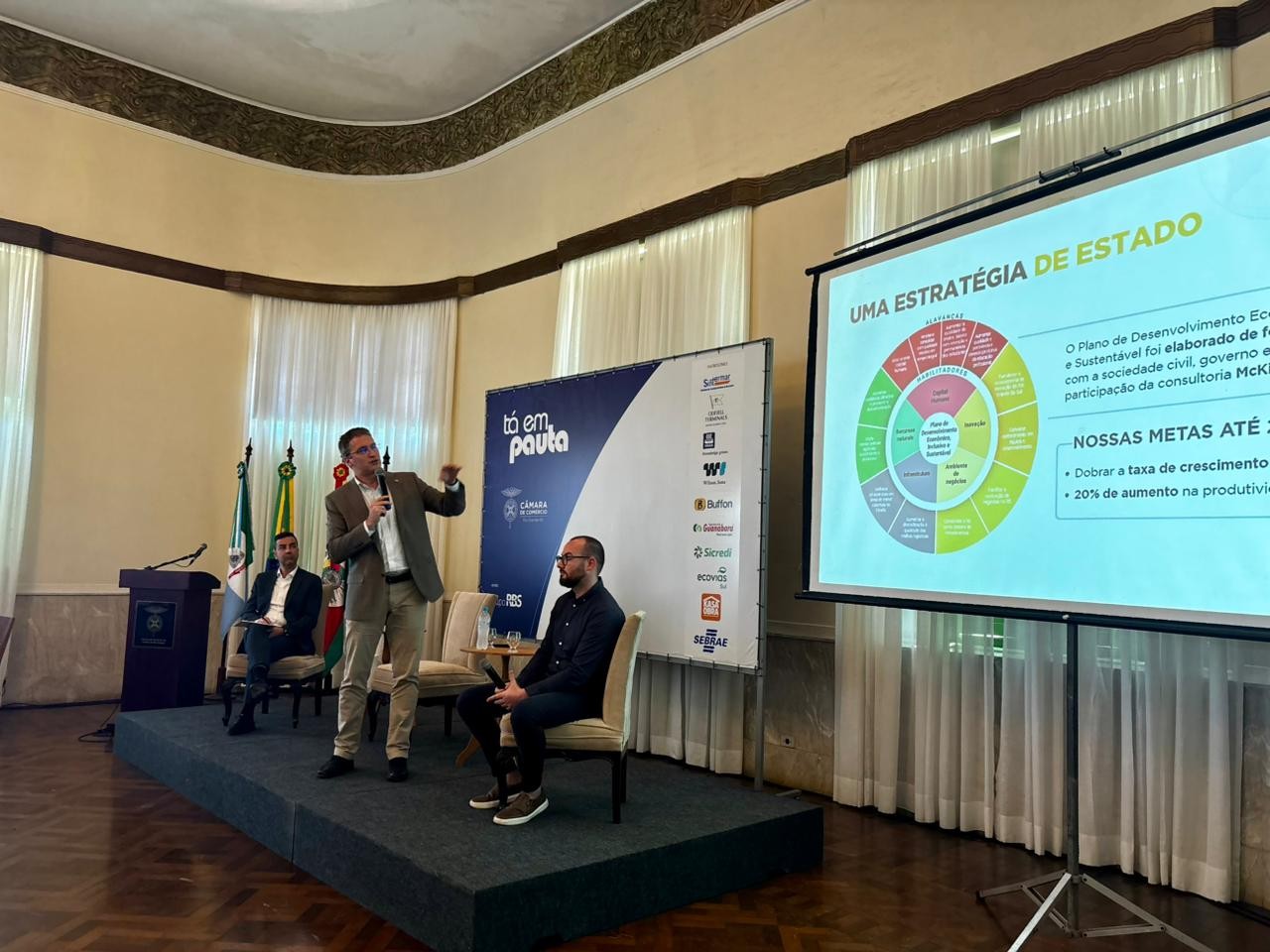 Presidente da Invest RS destaca potencial de Rio Grande e apresenta ações para o desenvolvimento do Estado durante o Tá em Pauta