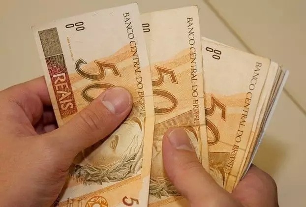 Primeira parcela do 13º salário e Black Friday coincidem no mesmo dia em 2025