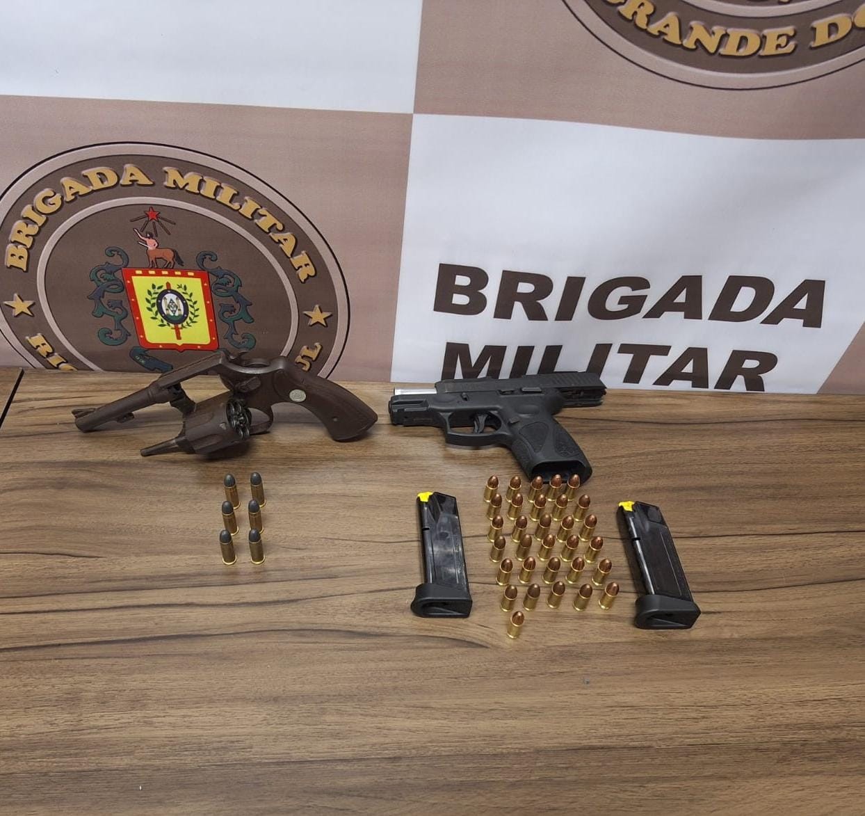 Homem é preso por porte ilegal de armas na Vila Bernardeth, em Rio Grande