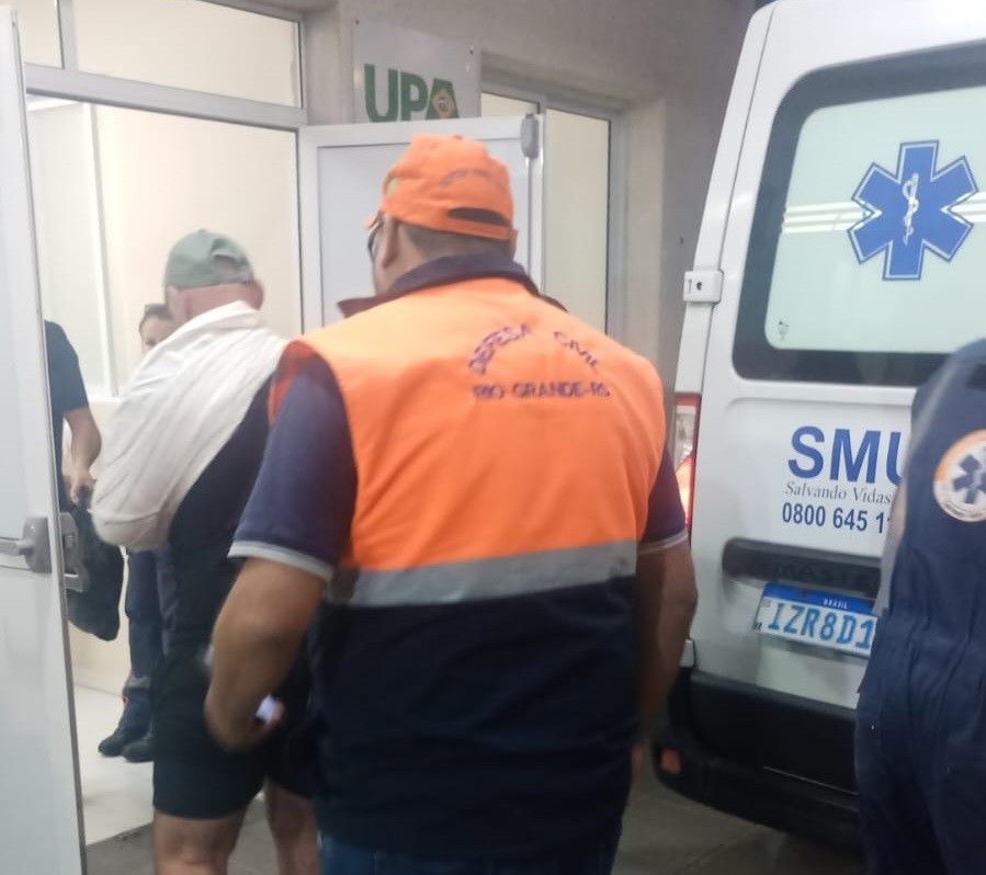 Defesa Civil e Corpo de Bombeiros resgatam motociclista que sofreu acidente próximo do Albardão