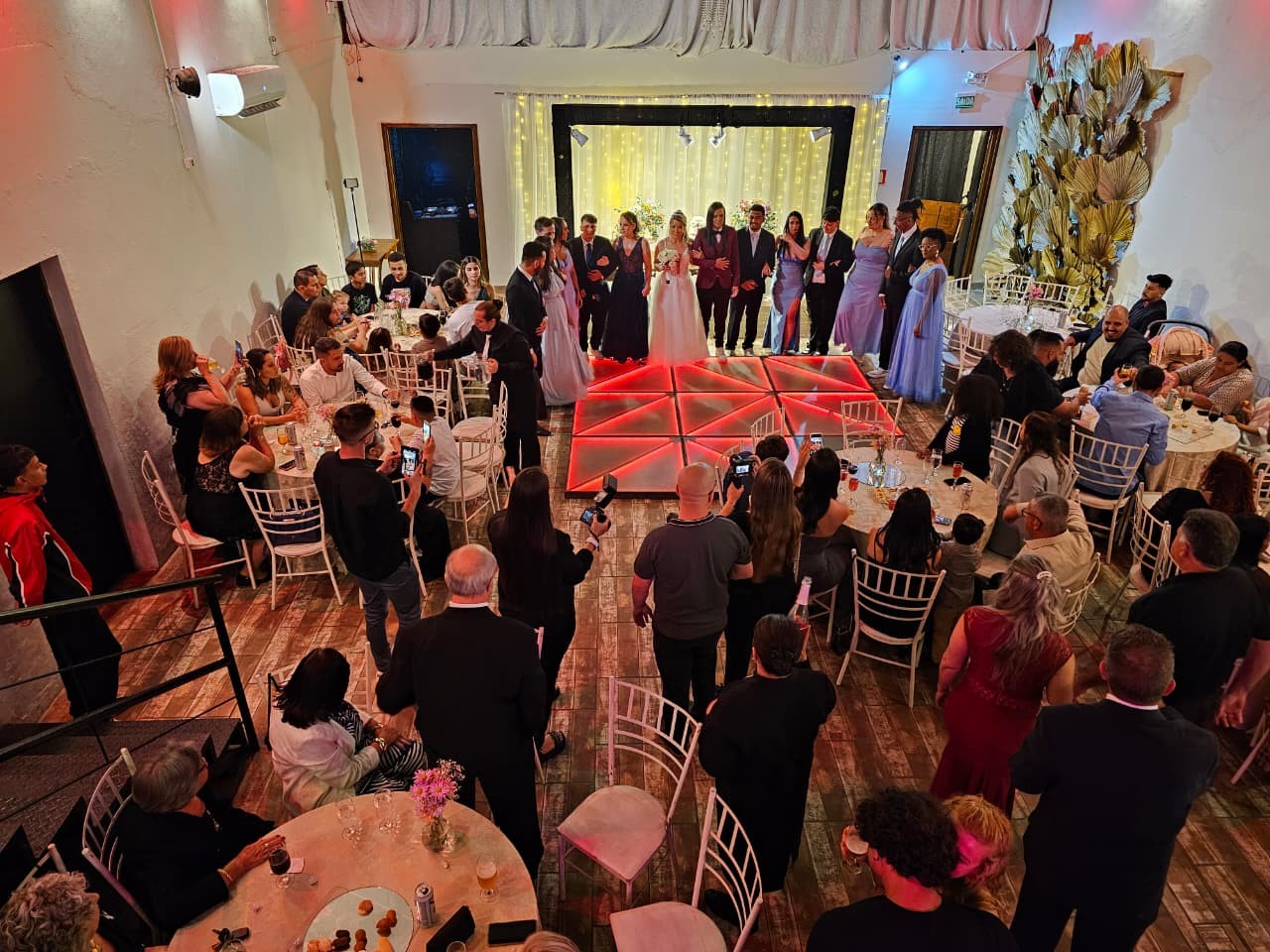 Casamento das vencedoras da promoção Noivos 2025 emociona convidados e marca noite especial no Cassino