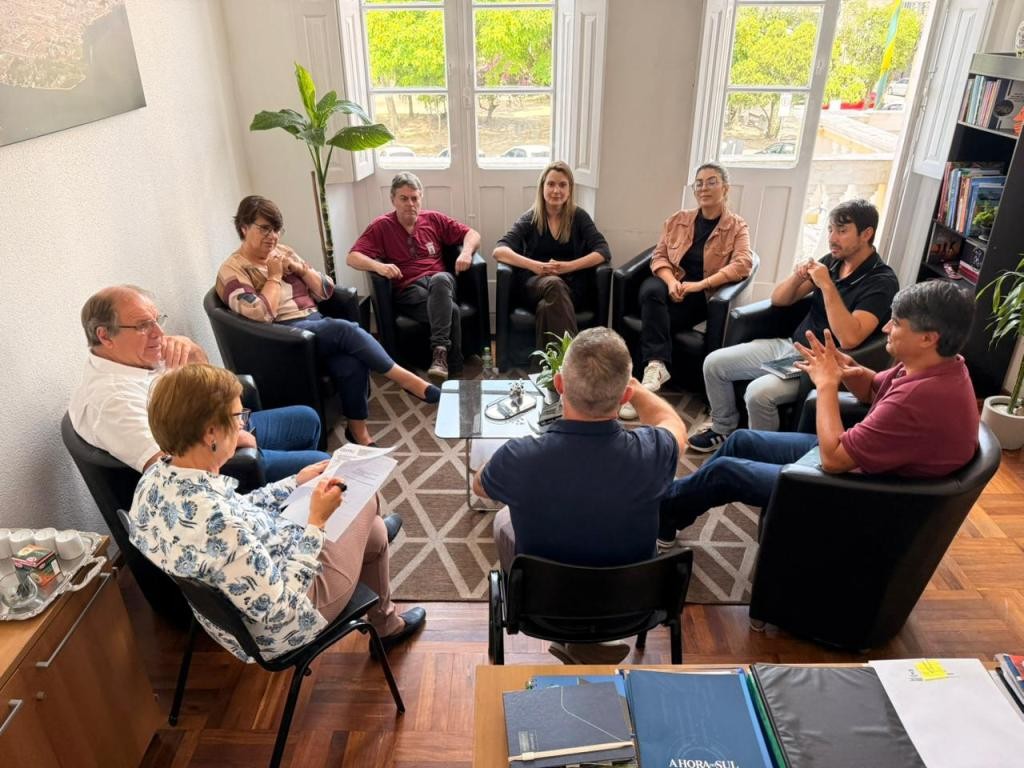 Servidores da Fazenda apresentam projeto de educação fiscal à prefeita