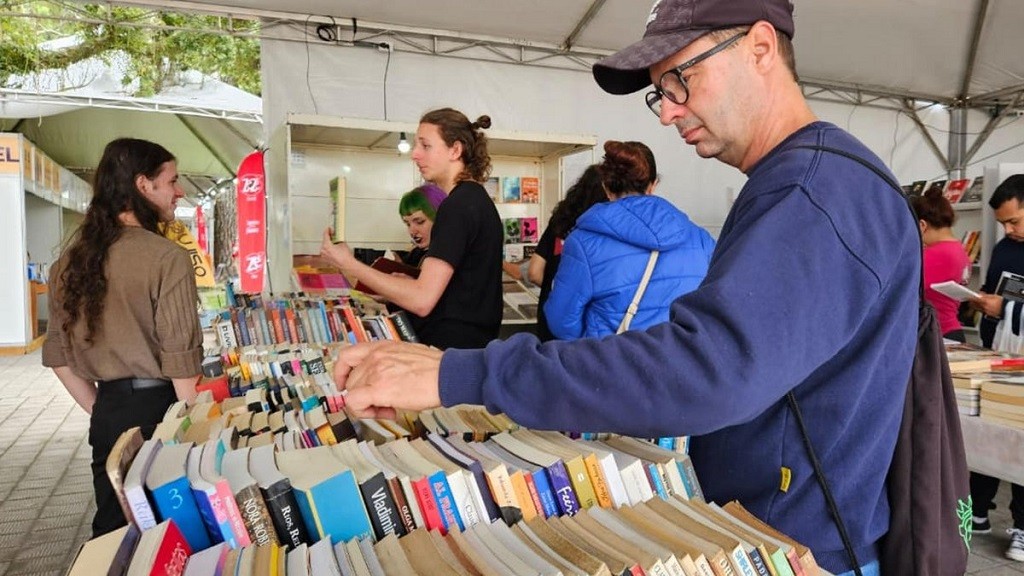 Feira do Livro de Pelotas encerra com sucesso total de vendas