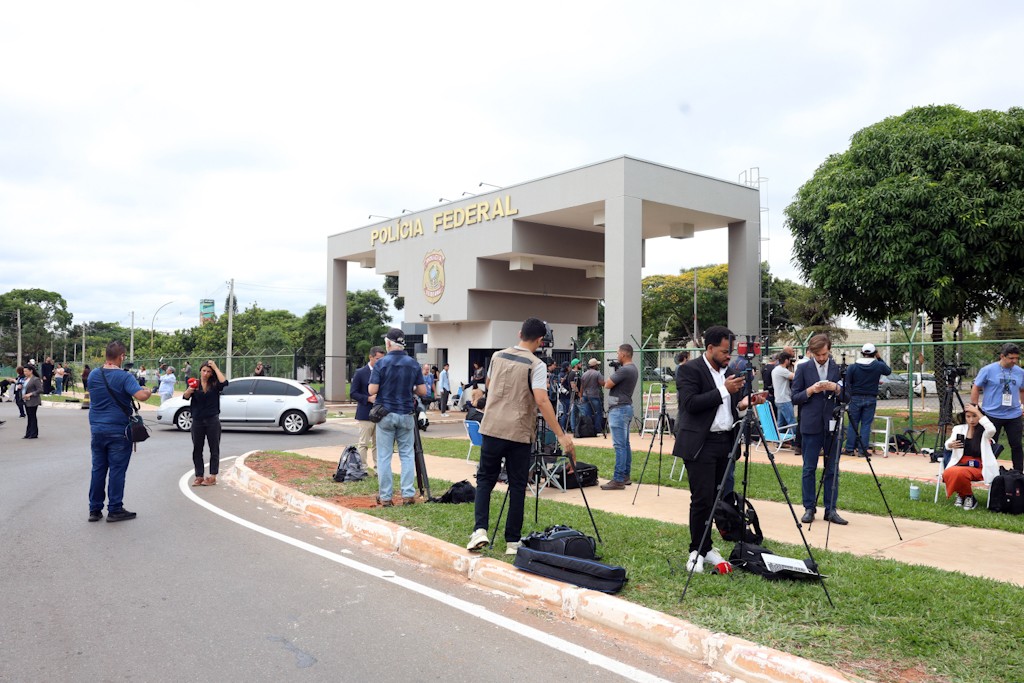 Bolsonaro deve passar por audiência de custódia nesse domingo (23)