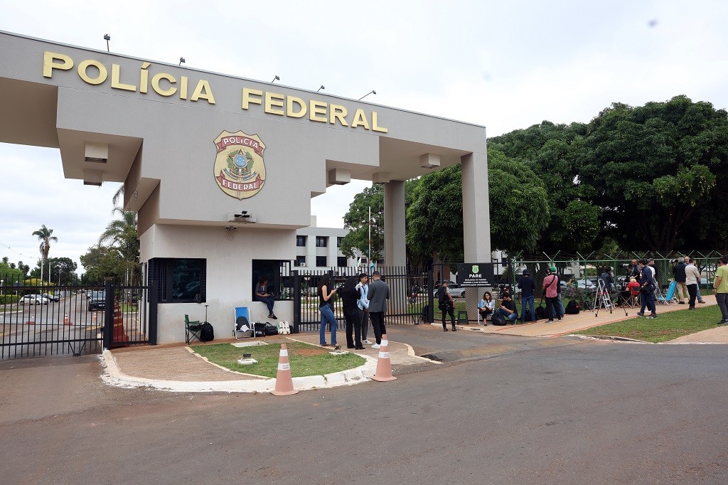 Por decisão de Moraes, Bolsonaro iniciará cumprimento de pena na sede da superintendência da PF, em Brasília