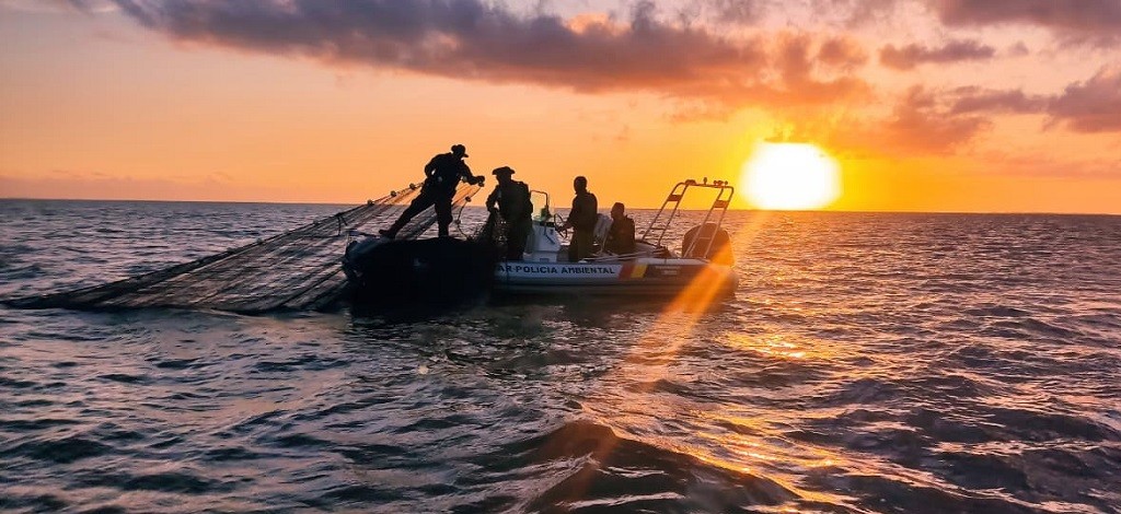 Em ação de fiscalização, Patram e Ibama prendem homens e apreendem materiais utilizados em pesca proibida, em Pelotas