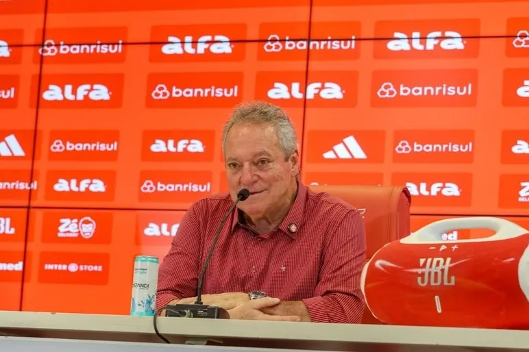 Fala de Abel Braga sobre uniforme rosa gera polêmica na apresentação do novo técnico do Inter