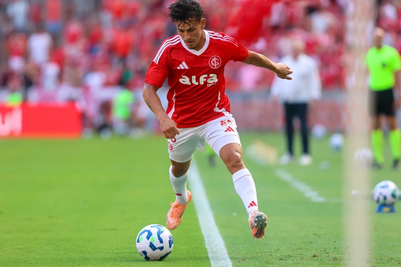 Inter vence o Bragantino e confirma permanência na Série A do Brasileirão